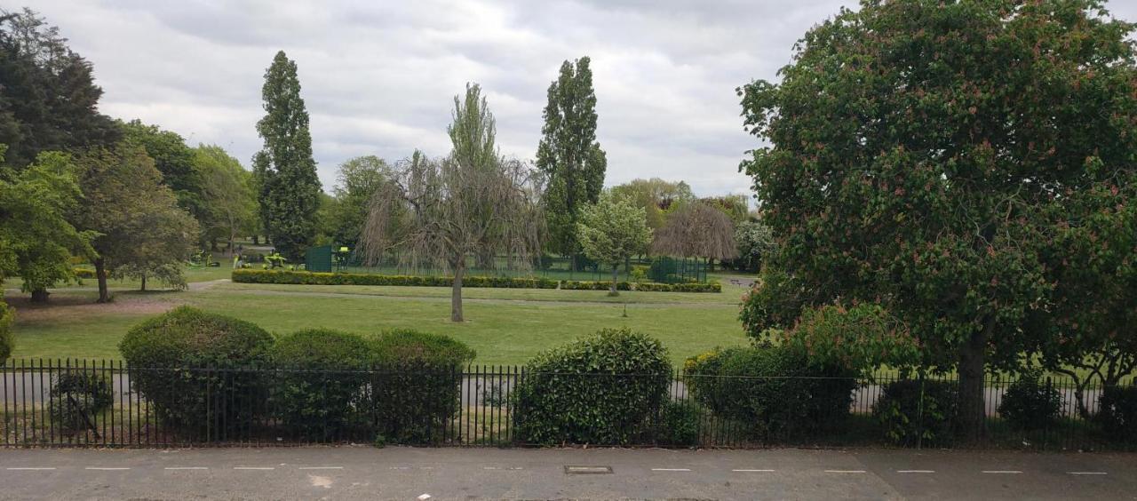Villa Jewel Of Barking London Exterior foto